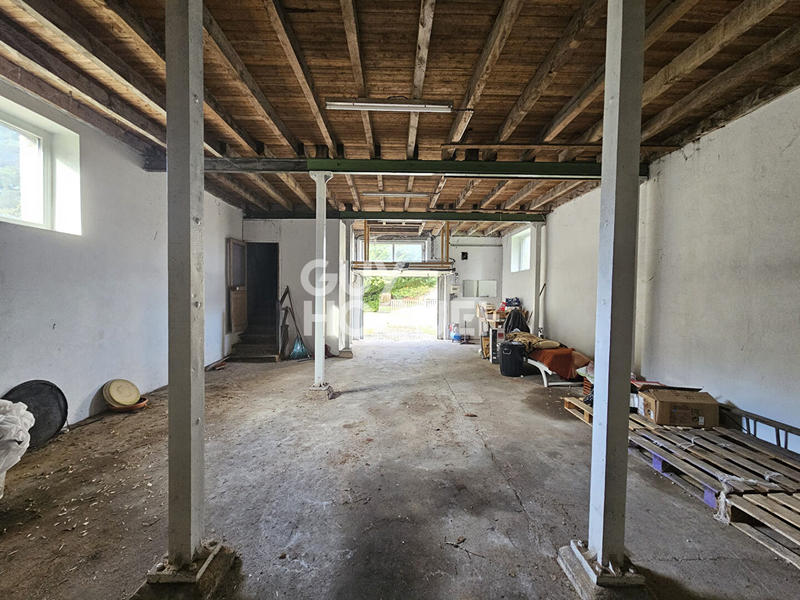 Maison - 256 m² - 6 pièces