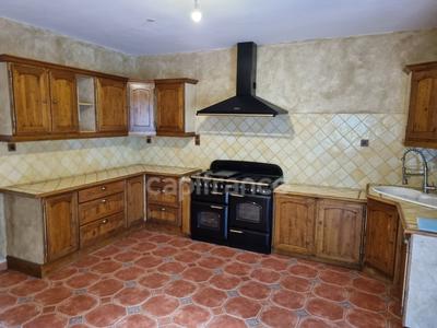 Maison - 210 m² - 8 pièces