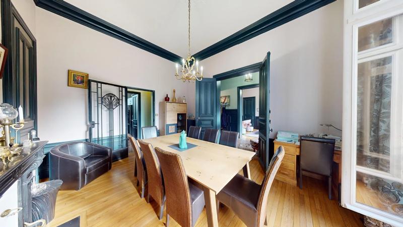 Maison - 252 m² - 9 pièces