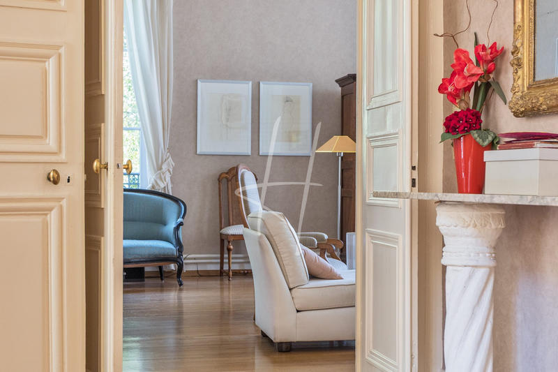 Appartement - 216 m² - 8 pièces