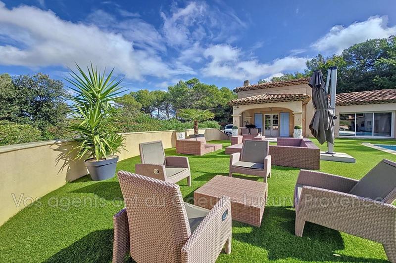 Propriété - 360 m² - 10 pièces