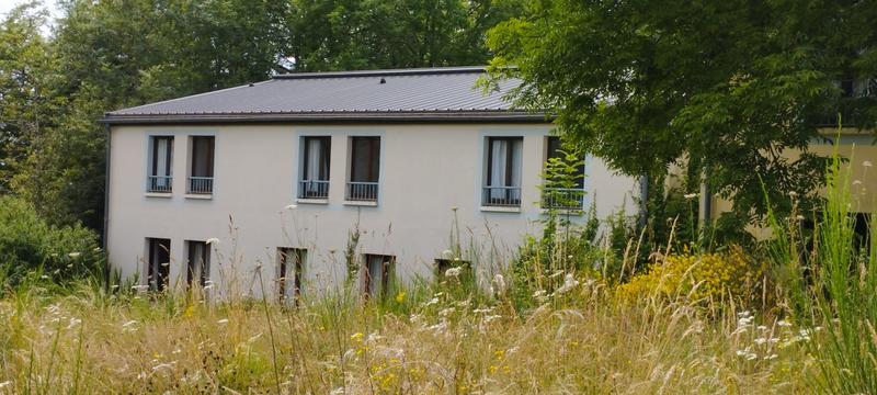 Maison - 1 500 m² - 40 pièces