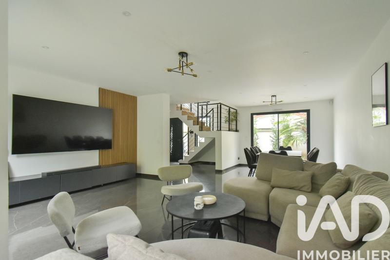 Maison - 159 m² - 7 pièces