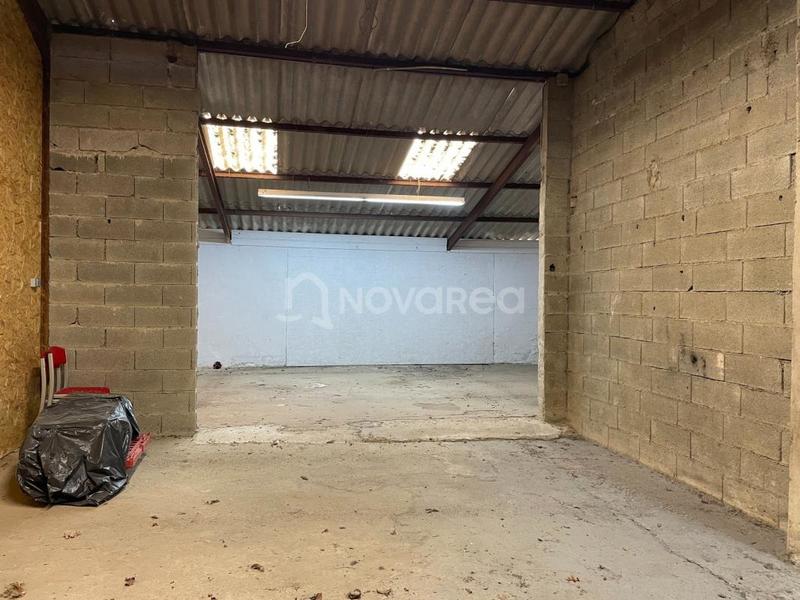 Local d'activité / Entrepôt - 250 m²