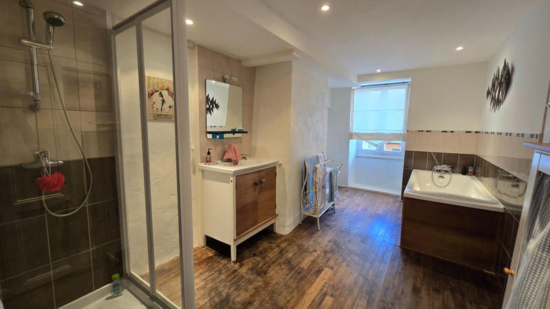 Maison - 245 m² - 7 pièces