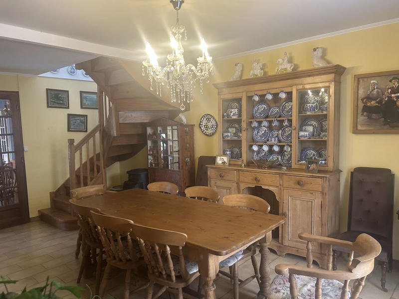 Maison - 273 m² - 15 pièces