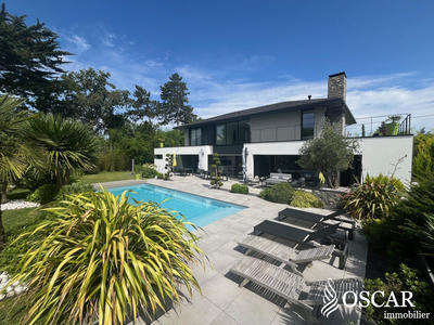 Maison contemporaine - 262 m² - 12 pièces