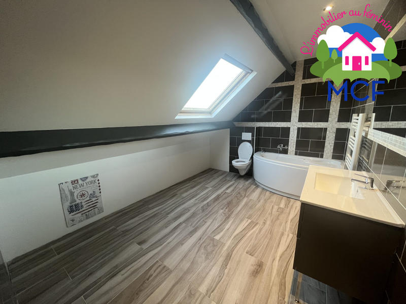 Maison traditionnelle - 223 m² - 7 pièces