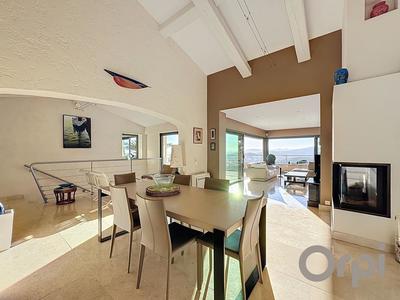 Maison - 225 m² - 7 pièces