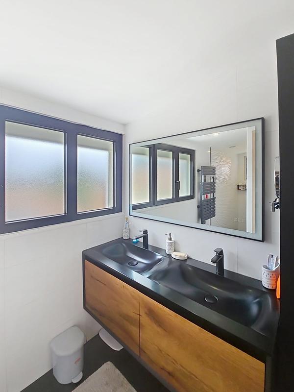 Maison - 96 m² - 5 pièces