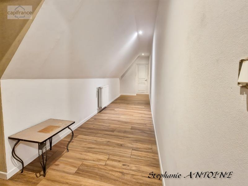 Maison - 284 m² - 9 pièces