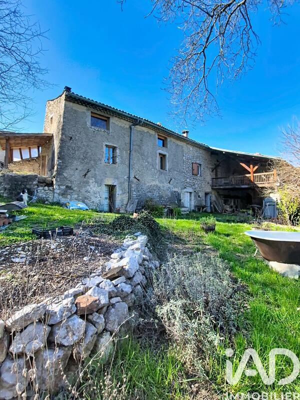 Maison - 279 m² - 8 pièces