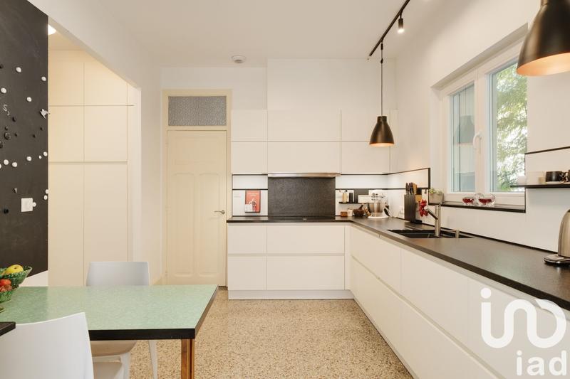 Maison - 240 m² - 8 pièces