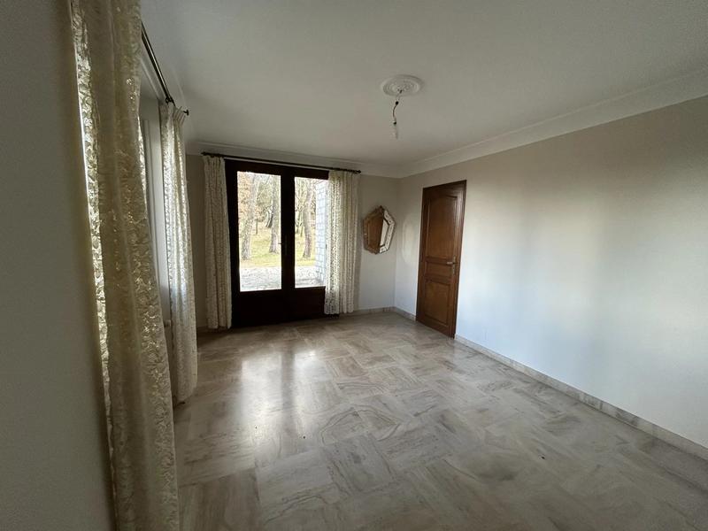 Maison - 245 m² - 7 pièces