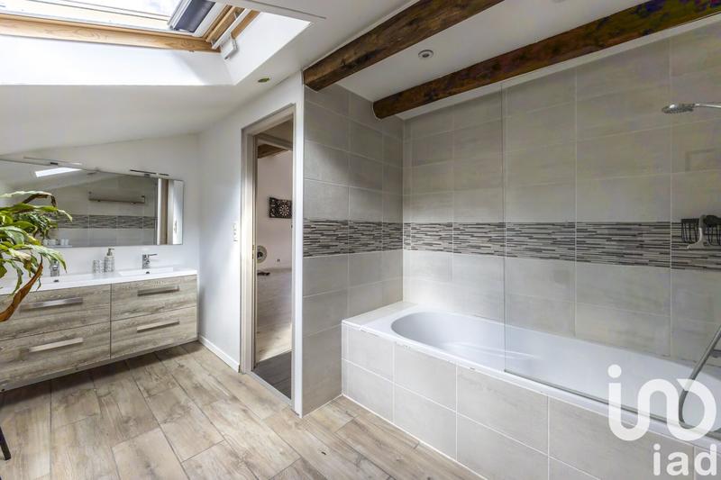 Maison - 240 m² - 5 pièces