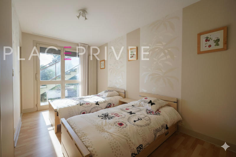 Maison - 338 m² - 12 pièces