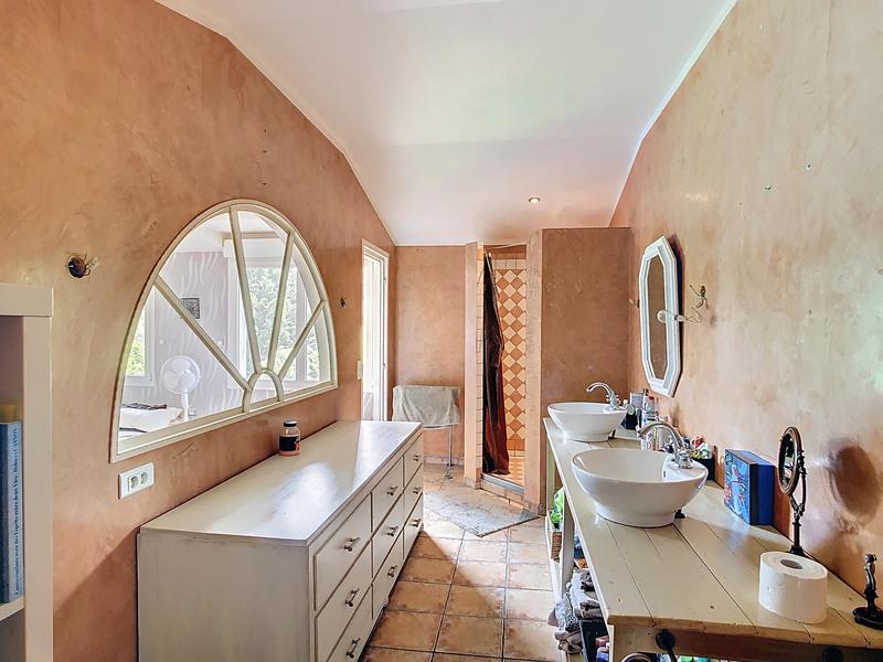 Villa - 342 m² - 8 pièces