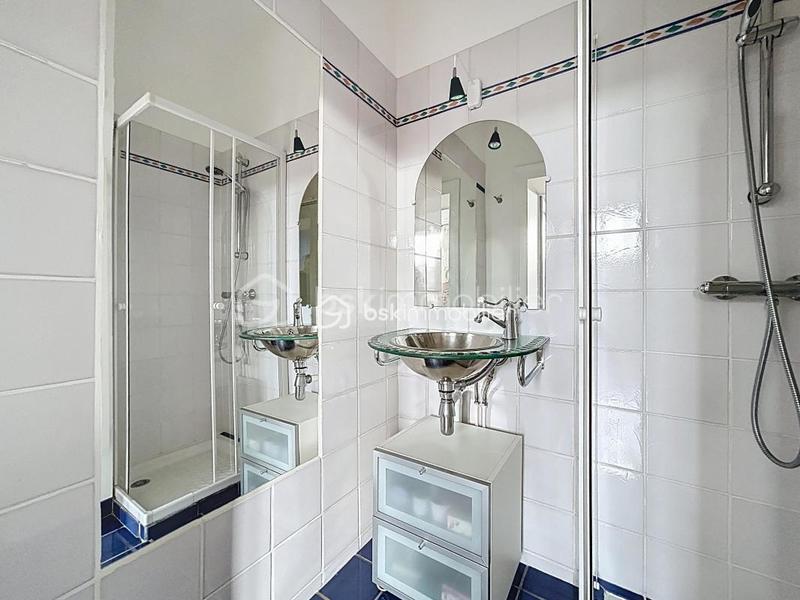 Propriété - 244 m² - 9 pièces