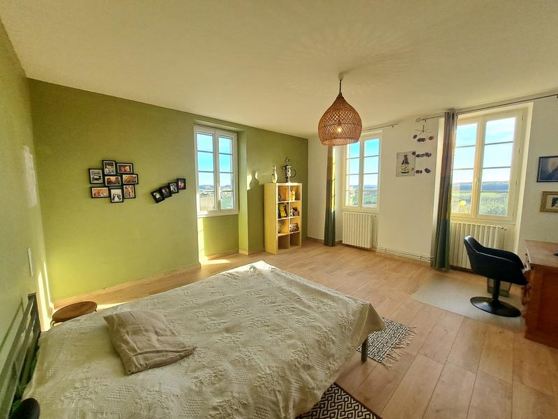 Maison - 425 m² - 10 pièces