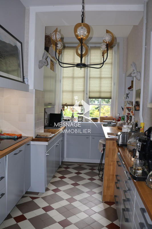 Maison - 236 m² - 8 pièces