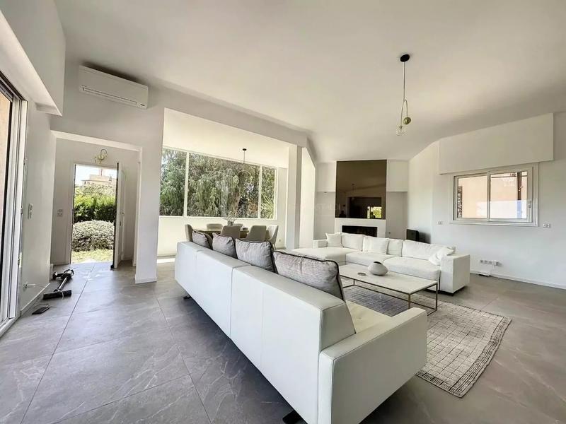 Maison - 400 m² - 10 pièces