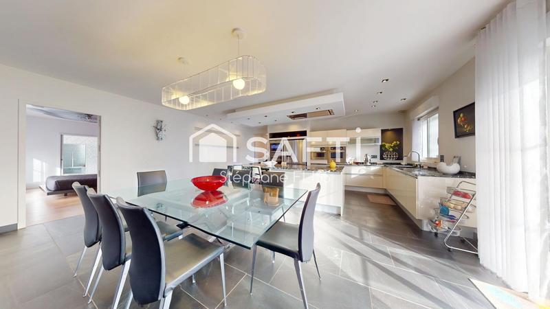 Maison - 252 m² - 6 pièces