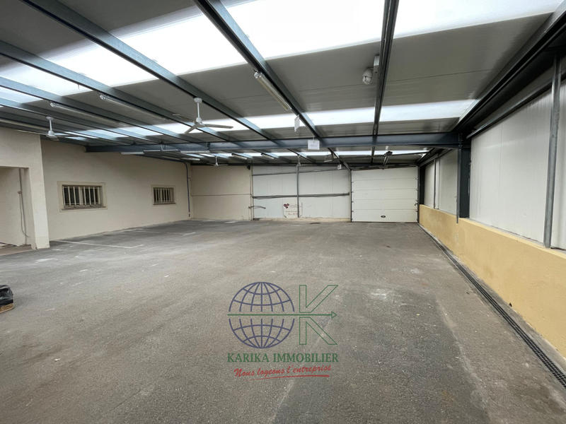Local d'activités - 1 329 m²