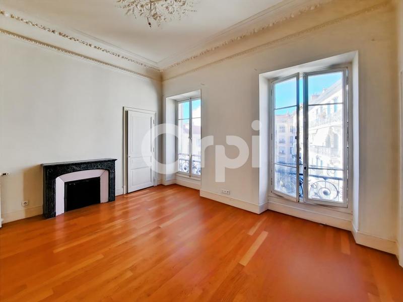 Appartement - 170 m² - 6 pièces