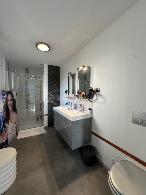 Maison - 201 m² - 6 pièces