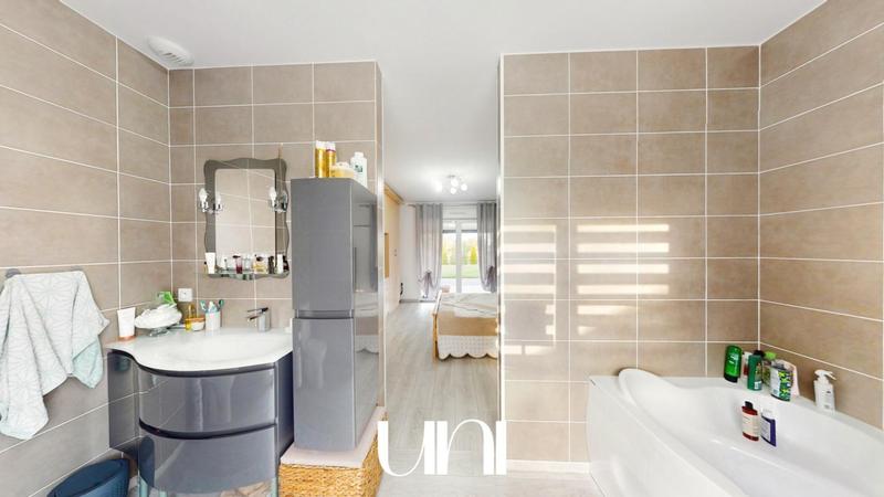 Maison - 247 m² - 7 pièces