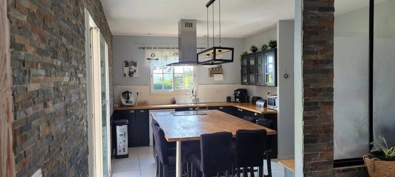 Maison - 245 m² - 10 pièces