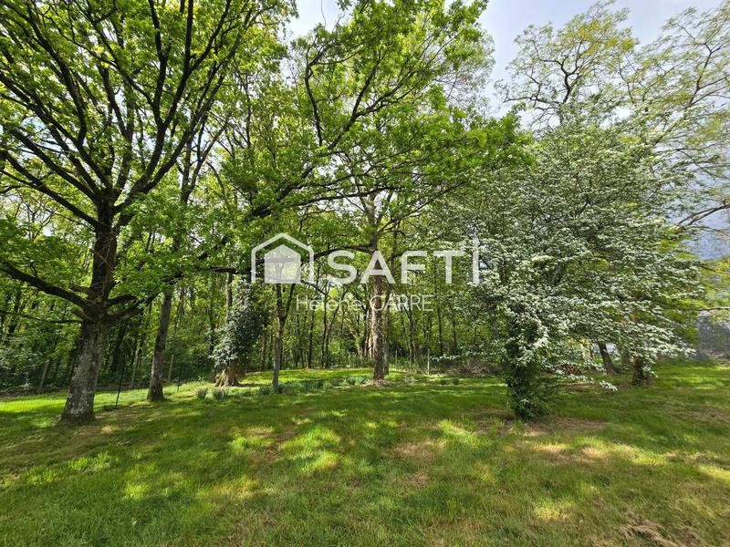 Maison - 220 m² - 7 pièces