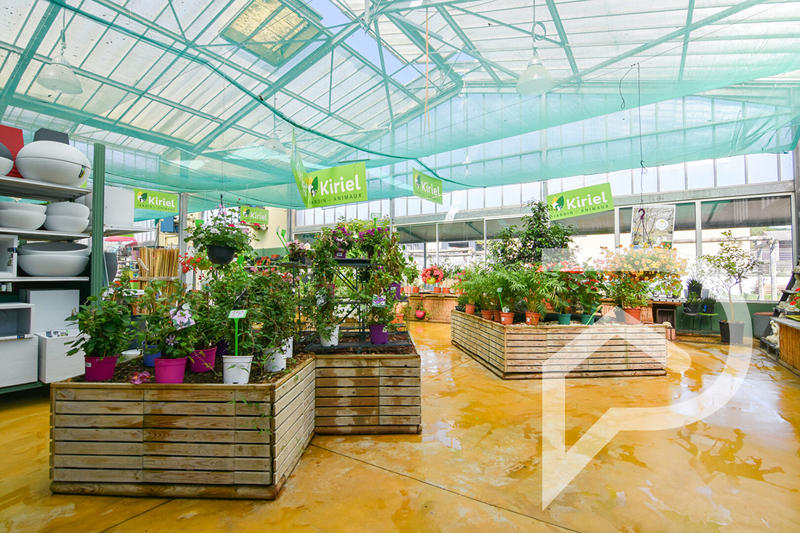 Local commercial - 2 600 m²