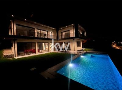 Demeure - 295 m² - 6 pièces