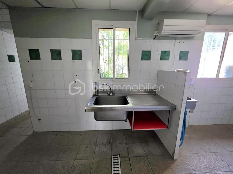 Local commercial - 99 m² - 4 pièces