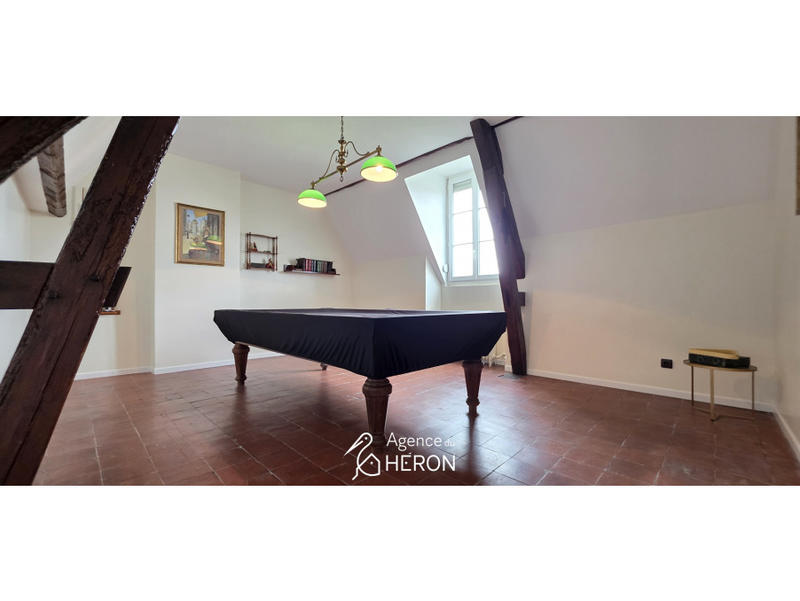 Maison - 240 m² - 9 pièces