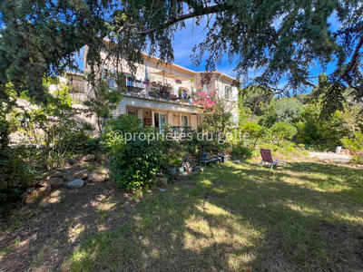 Maison - 207 m² - 7 pièces