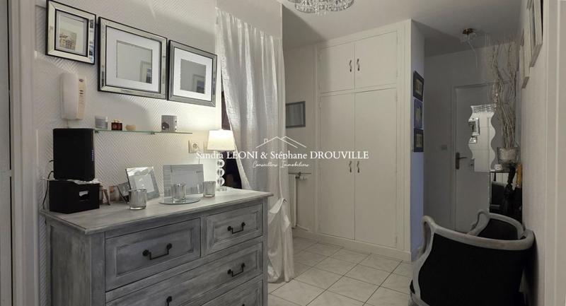 Appartement - 93 m² - 5 pièces