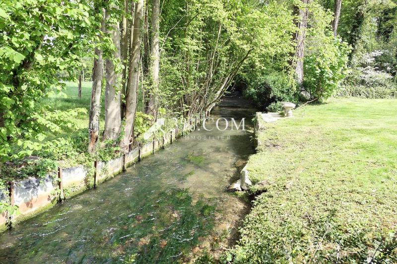 Maison - 234 m² - 11 pièces