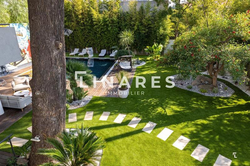 Villa - 252 m² - 6 pièces