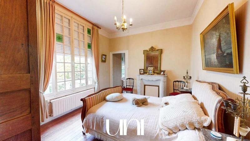 Maison - 208 m² - 8 pièces