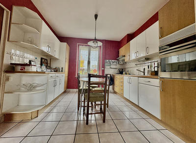 Maison - 93 m² - 5 pièces