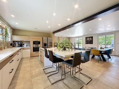 Maison - 140 m² - 6 pièces