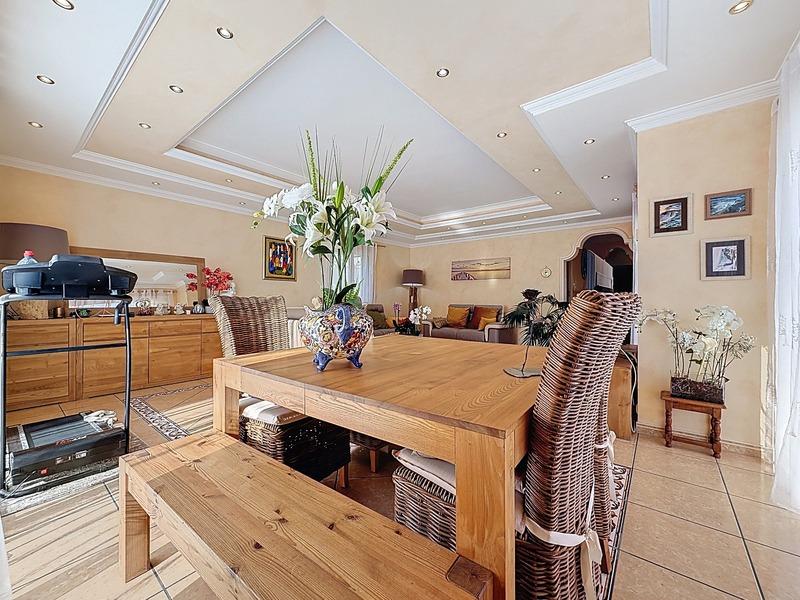 Maison - 166 m² - 7 pièces