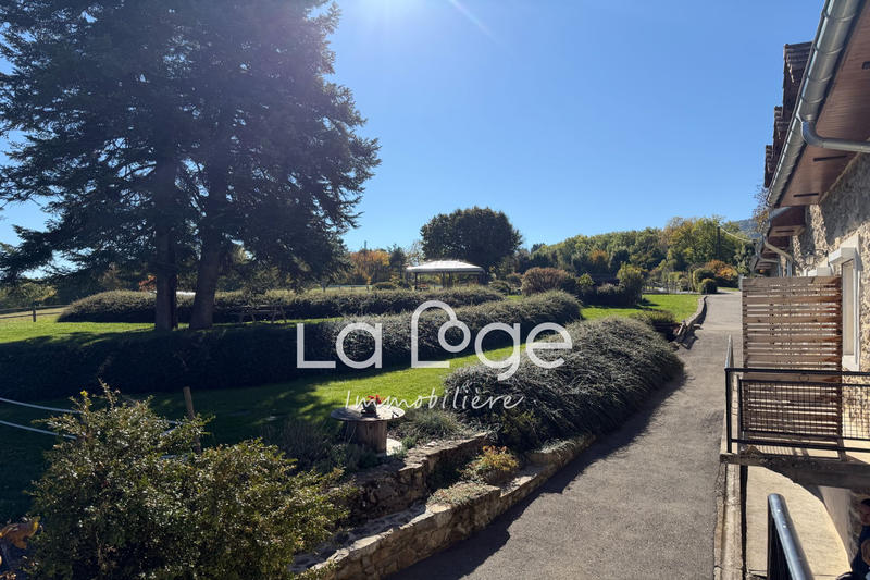 Maison - 6 360 m² - 10 pièces