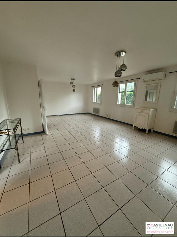 Maison traditionnelle - 240 m² - 8 pièces