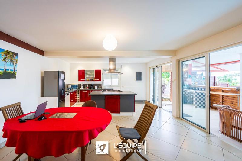 Demeure - 280 m² - 11 pièces