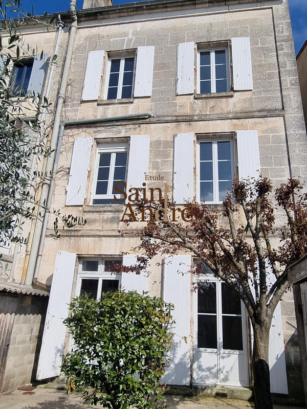 Maison - 200 m² - 8 pièces