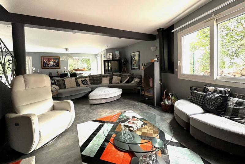 Maison - 203 m² - 6 pièces