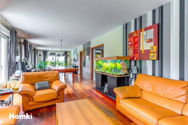 Maison - 210 m² - 8 pièces